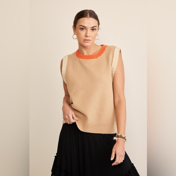 In February Contrast Round Neck Sweater Vest - Picture 1 of 4